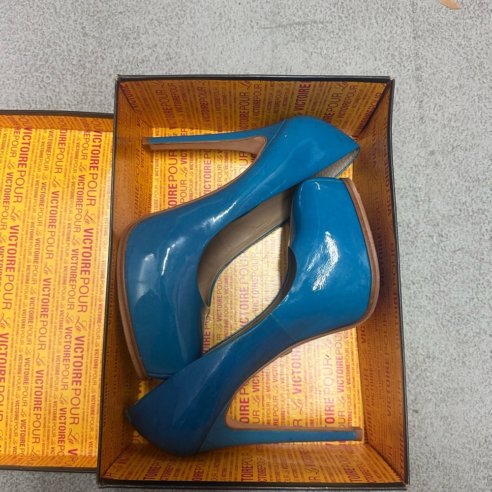 Pour La Victoire Bold Blue Heels